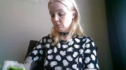 Snapshot of camille_deville chatting on February 2025 03:02:01 AM Camille Deville online show from February 2025 03:02:01 AM