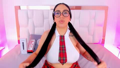 Snapshot of camille_juicy chatting on November 2025 01:58:01 PM Camille online show from November 2025 01:58:01 PM