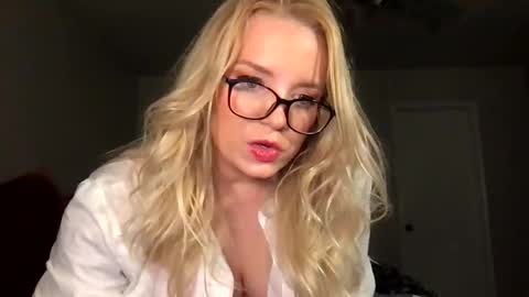 Snapshot of camilleclairexo chatting on May 2026 06:20:01 AM camilleclairexo online show from May 2026 06:20:01 AM