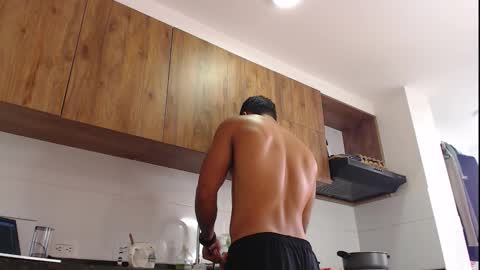 camilo_contre21 online show from November 2025 05:56:01 PM