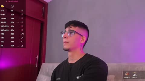 Snapshot of camilo_ospina_ chatting on January 2025 04:38:01 AM INDEPENDENT MODEL online show from January 2025 04:38:01 AM