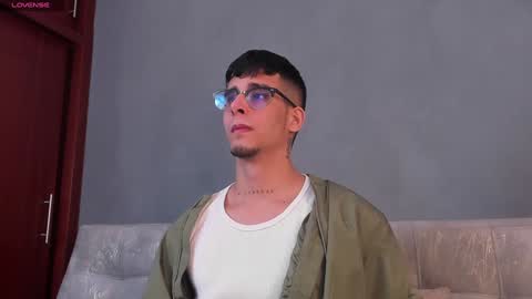 Snapshot of camilo_ospina_ chatting on January 2025 10:17:01 AM INDEPENDENT MODEL online show from January 2025 10:17:01 AM