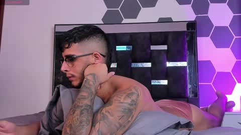 Snapshot of camilo_ospina_ chatting on February 2025 02:00:02 PM INDEPENDENT MODEL online show from February 2025 02:00:02 PM