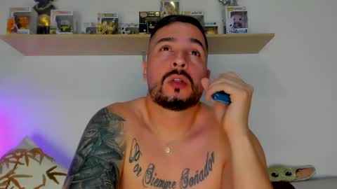 camilo_restrepo21 online show from November 2025 11:08:02 PM