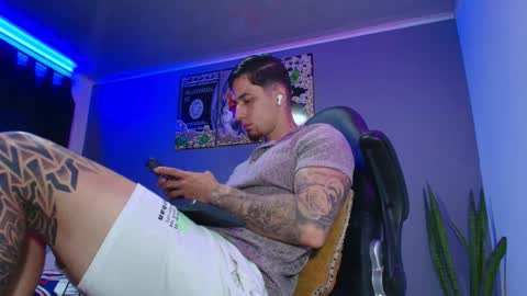 Snapshot of camiloalvarezzz3 chatting on December 2025 02:14:02 PM CAMILO online show from December 2025 02:14:02 PM