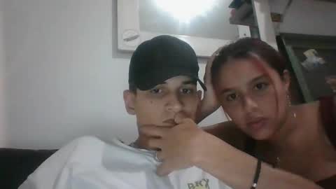 Snapshot of camluxe chatting on November 2025 11:59:01 PM Noah y Lia online show from November 2025 11:59:01 PM