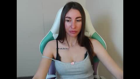 Snapshot of cammila_horn chatting on April 2026 05:54:02 AM cammila horn online show from April 2026 05:54:02 AM