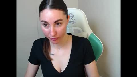 Snapshot of cammila_horn chatting on April 2026 05:21:01 AM cammila horn online show from April 2026 05:21:01 AM