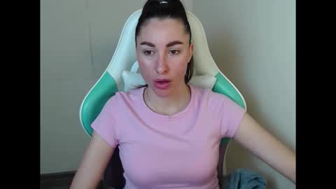 Snapshot of cammila_horn chatting on April 2026 05:05:01 AM cammila horn online show from April 2026 05:05:01 AM