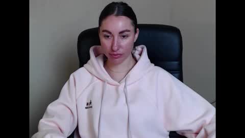 Snapshot of cammila_horn chatting on April 2026 06:42:02 AM cammila horn online show from April 2026 06:42:02 AM
