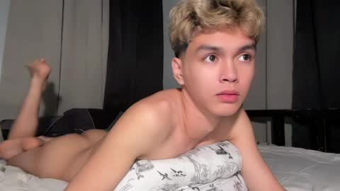 Snapshot of camwithethan chatting on April 2026 09:43:02 AM Ethan online show from April 2026 09:43:02 AM