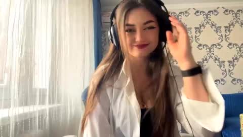 Kate online show from October 2025 09:33:01 AM