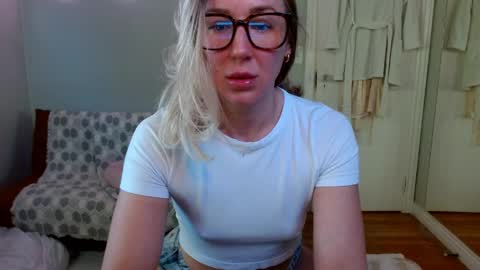Snapshot of candicamgirl chatting on April 2026 03:34:02 PM MissCandiJones online show from April 2026 03:34:02 PM