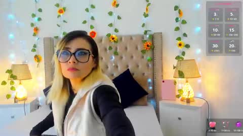 Snapshot of candiegilson__ chatting on September 2025 12:43:01 PM Candie online show from September 2025 12:43:01 PM