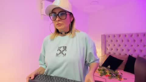 Snapshot of candiegilson__ chatting on October 2025 01:22:01 PM Candie online show from October 2025 01:22:01 PM