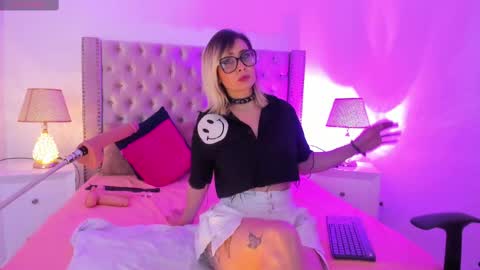 Snapshot of candiegilson__ chatting on October 2025 12:50:01 PM Candie online show from October 2025 12:50:01 PM