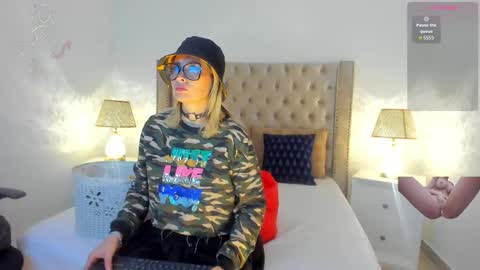 Snapshot of candiegilson__ chatting on October 2025 12:28:02 PM Candie online show from October 2025 12:28:02 PM