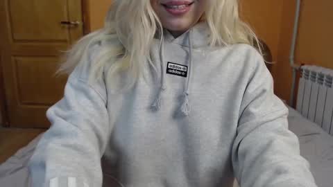 Snapshot of candy_9797 chatting on February 2025 03:03:02 PM Candy online show from February 2025 03:03:02 PM