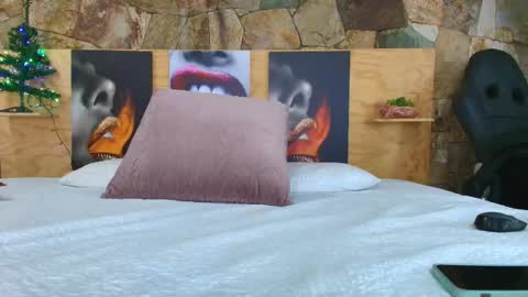 Jolie online show from November 2025 05:13:02 PM