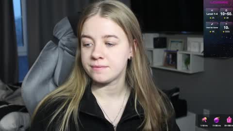 Snapshot of candy_meggie chatting on December 2024 12:49:01 PM Megan online show from December 2024 12:49:01 PM