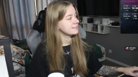 Snapshot of candy_meggie chatting on December 2024 09:19:02 AM Megan online show from December 2024 09:19:02 AM