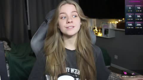 Snapshot of candy_meggie chatting on December 2024 04:53:02 PM Megan online show from December 2024 04:53:02 PM