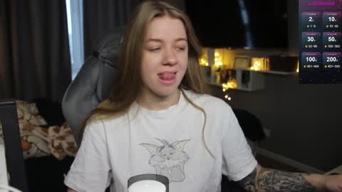 Snapshot of candy_meggie chatting on January 2025 11:20:02 AM Megan online show from January 2025 11:20:02 AM