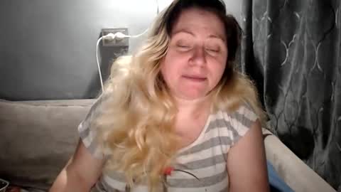 Laura online show from April 2026 07:34:02 PM