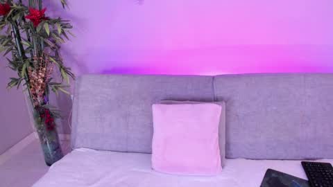 Isabella online show from December 2024 12:33:01 PM