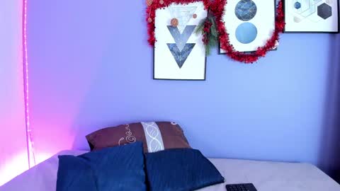 Isabella online show from December 2024 05:43:01 PM