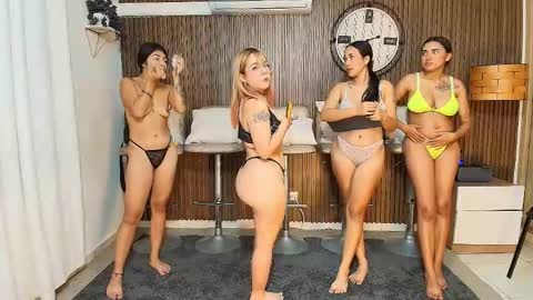 Snapshot of canelasquirtxxx chatting on November 2025 11:33:02 AM Sara online show from November 2025 11:33:02 AM