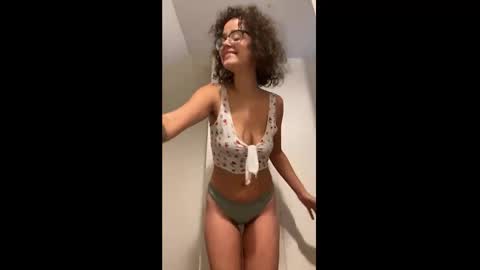     online show from January 2025 06:13:02 PM