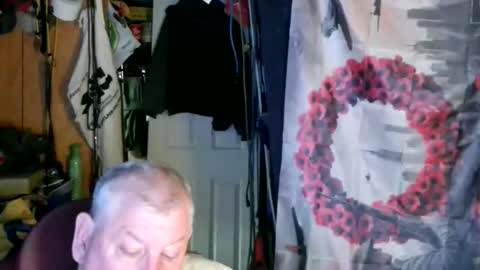 canoelicker69 online show from April 2026 11:38:02 AM