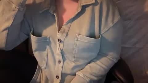 Cara Bou online show from December 2025 10:27:02 PM