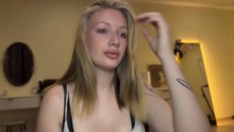 Snapshot of caramel_way chatting on February 2026 07:45:02 PM Stella online show from February 2026 07:45:02 PM