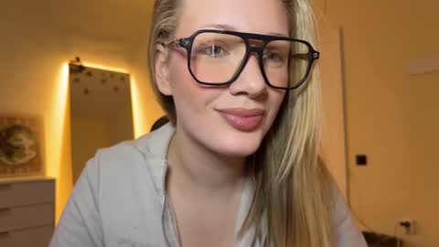 Snapshot of caramel_way chatting on February 2026 06:39:01 PM Stella online show from February 2026 06:39:01 PM