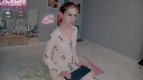 Snapshot of careful_i_bite chatting on September 2025 08:14:01 AM NONA follow online show from September 2025 08:14:01 AM