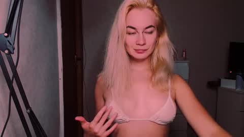 Carin online show from October 2025 06:15:02 PM