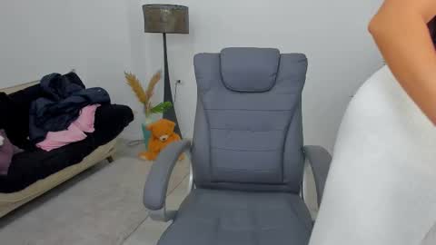 carla_devon online show from December 2025 05:01:02 AM