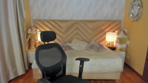 Snapshot of carla_santini chatting on December 2024 09:28:01 PM Carla Santini online show from December 2024 09:28:01 PM