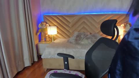 Snapshot of carla_santini chatting on December 2024 10:02:02 PM Carla Santini online show from December 2024 10:02:02 PM