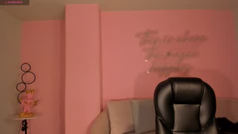 Carla online show from October 2025 12:06:02 PM