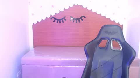 CARLYE   online show from November 2025 03:15:01 AM