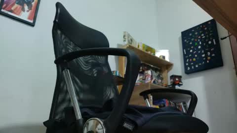 Carlostraboo on of  online show from November 2025 06:12:01 AM