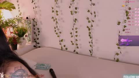 Carly online show from April 2026 09:32:02 PM