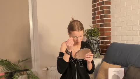 Eva online show from November 2025 08:00:01 PM