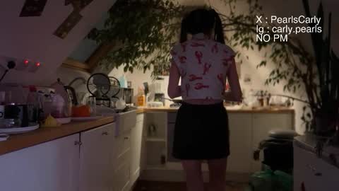 Snapshot of carlypearls chatting on December 2025 06:19:01 AM Carly Pearls online show from December 2025 06:19:01 AM