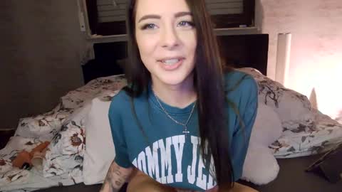 Luci online show from March 2025 07:40:01 PM