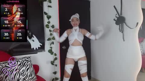 Snapshot of carolaine69_ chatting on October 2025 02:08:02 PM Caroline online show from October 2025 02:08:02 PM