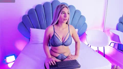 Snapshot of carolainsmith chatting on October 2025 12:14:02 PM Carolain online show from October 2025 12:14:02 PM